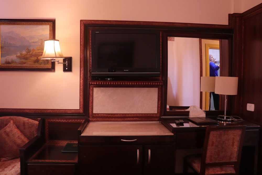 AMRA PALACE HOTEL 38/50