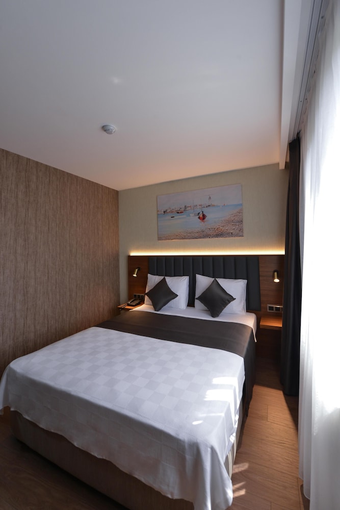 DELUXE, DOUBLE BED