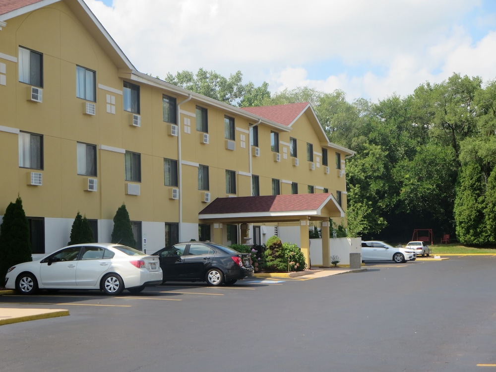 Super 8 by Wyndham Mundelein/Libertyville Area 1/45