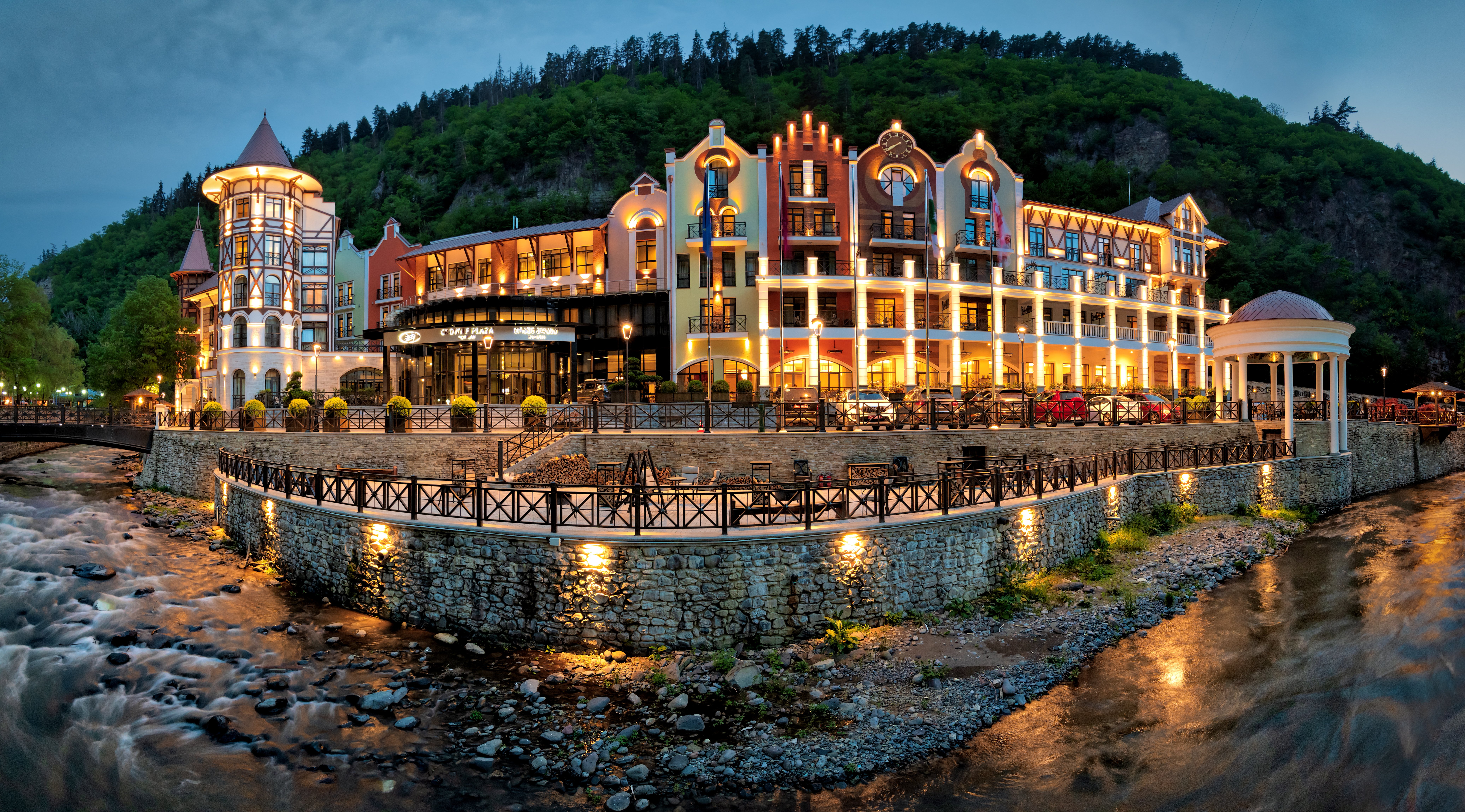 CROWNE PLAZA BORJOMI
