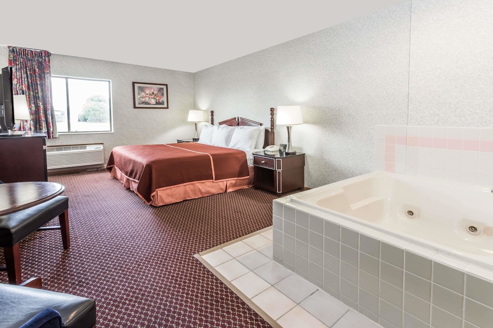Howard Johnson by Wyndham Manteno 28/33