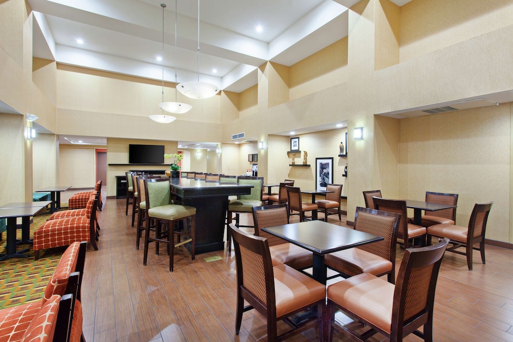 Hampton Inn & Suites Fresno-Northwest, CA 23/33
