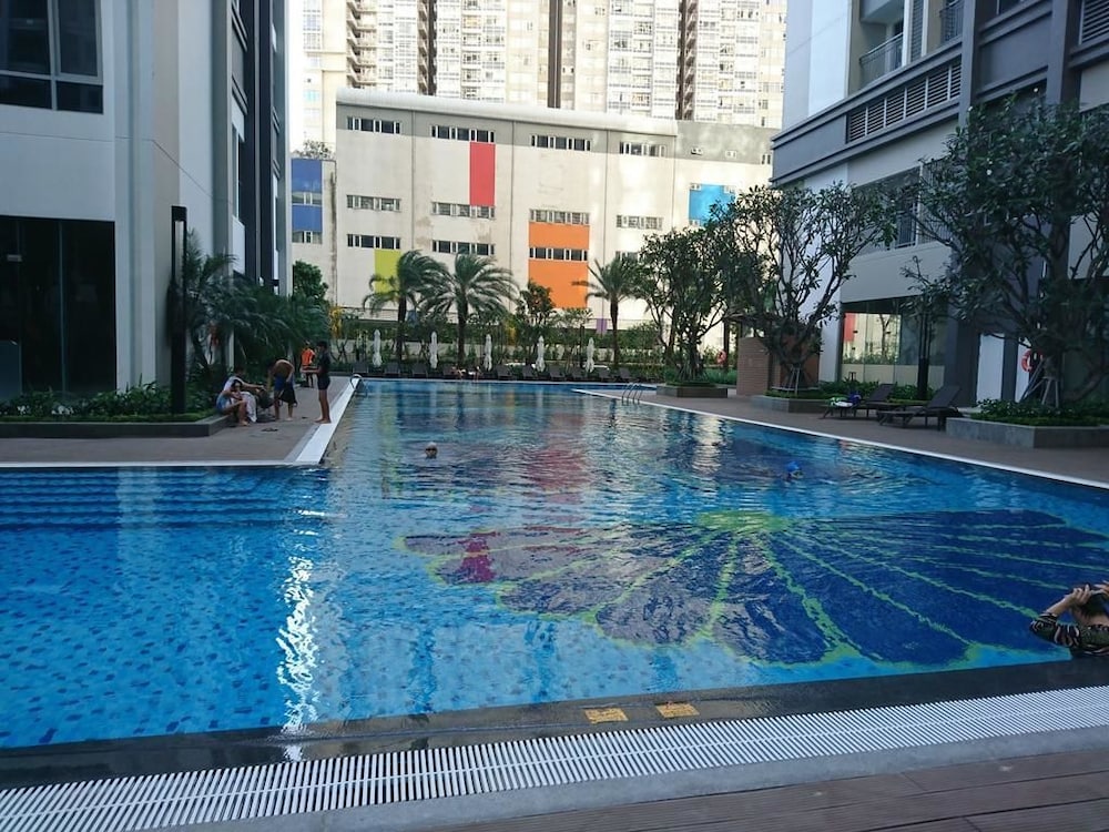 High-Floor River-View Apartment 8/50