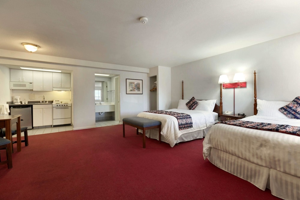 Travelodge by Wyndham Redding CA 6/25