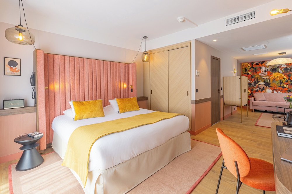 Spa, Junior Suite, Queen Bed, Sofa