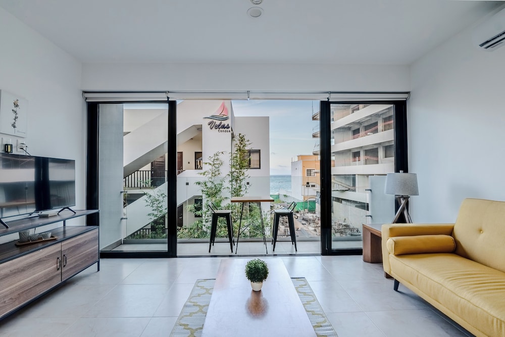 Velas Condos 12/48