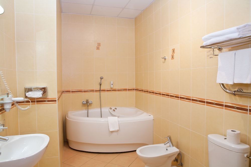 KOLONNA HOTEL BRIGITA 45/48