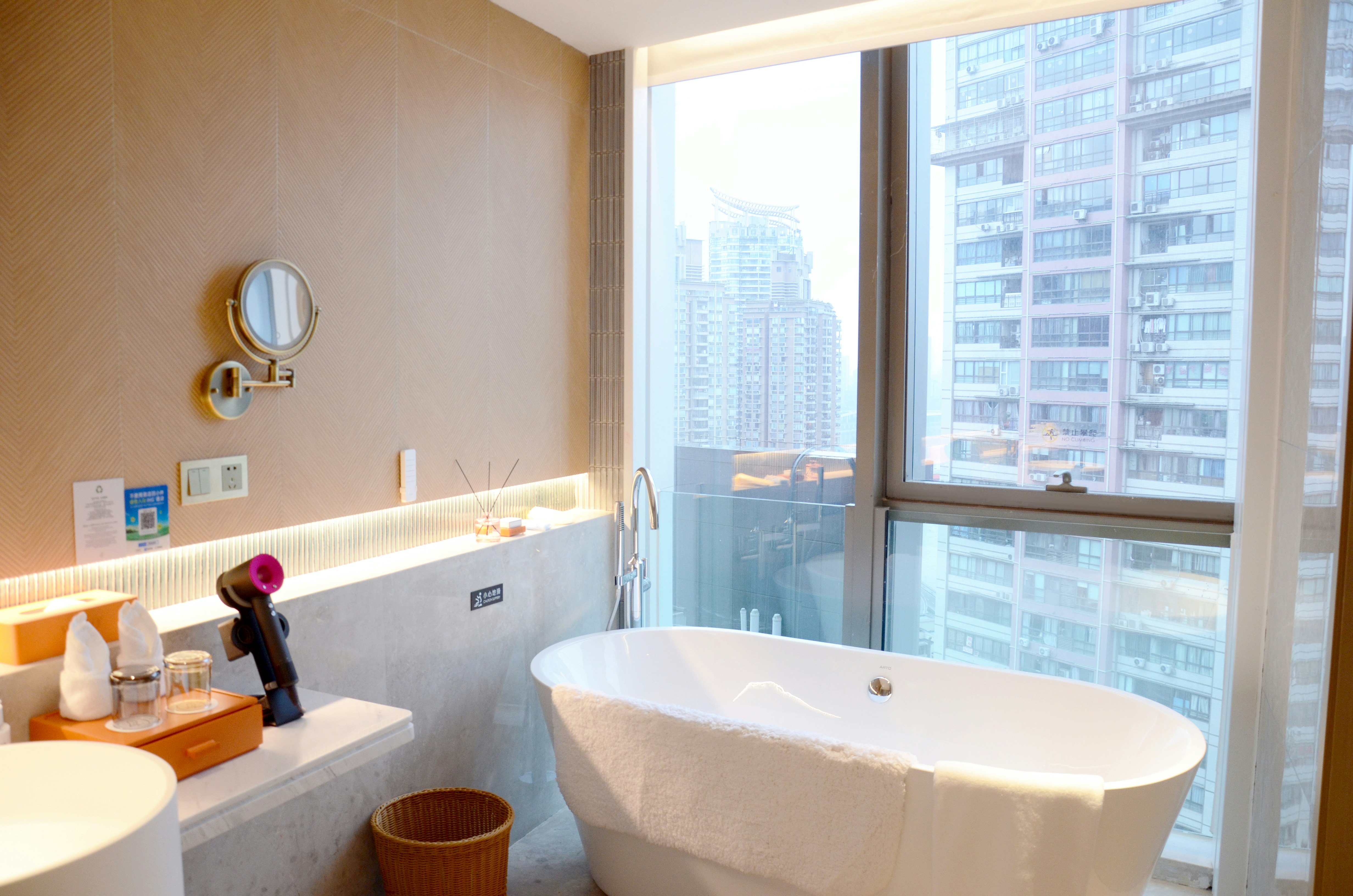 voco Chongqing Chaotianmen an IHG Hotel 45/50