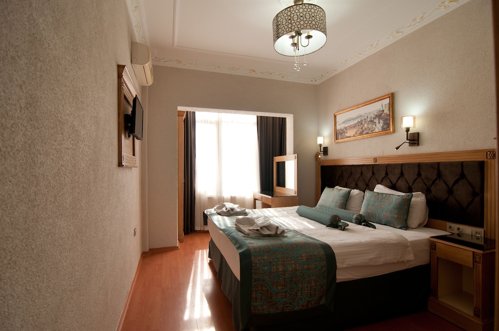 Blue Tuana Hotel 16/70