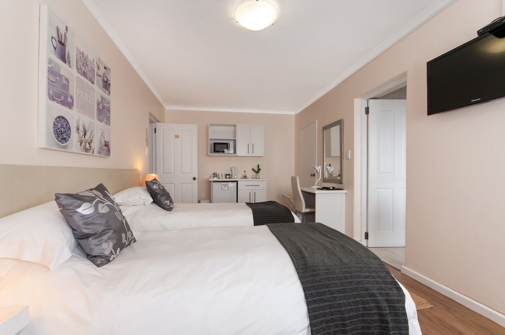 Millard Crescent Guest House 5/31