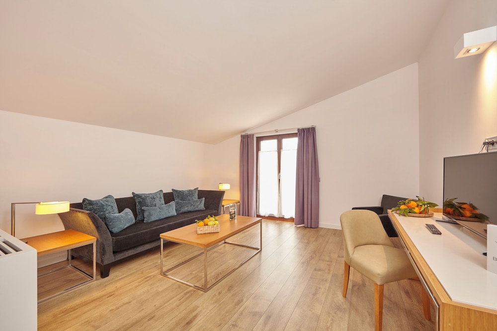 Bennoc Petit Hotel 55/80