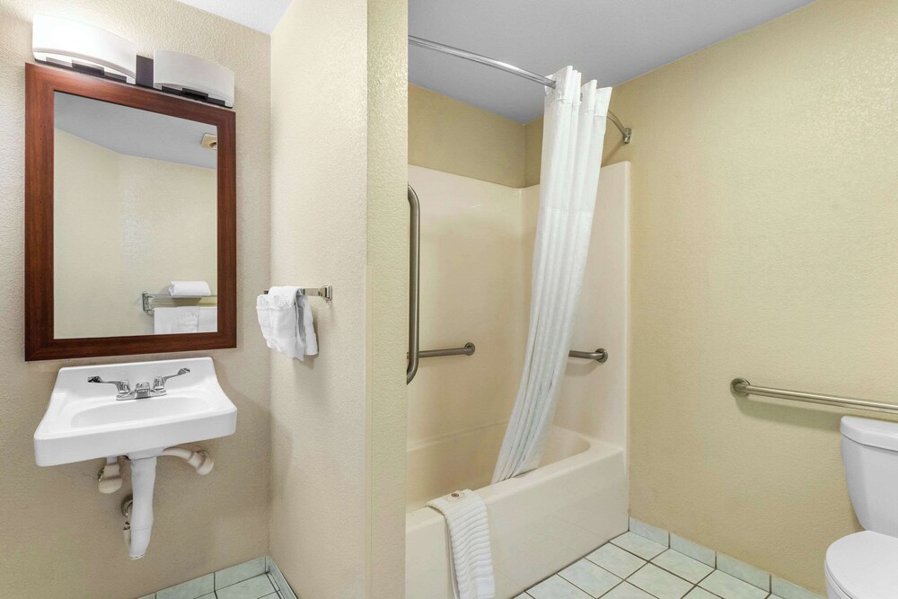 Comfort Inn & Suites Greeley, CO 46/54