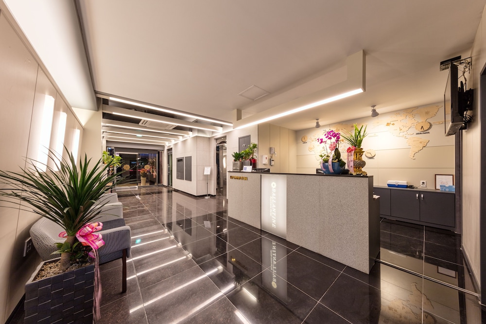 Ballantine Hotel 4/48