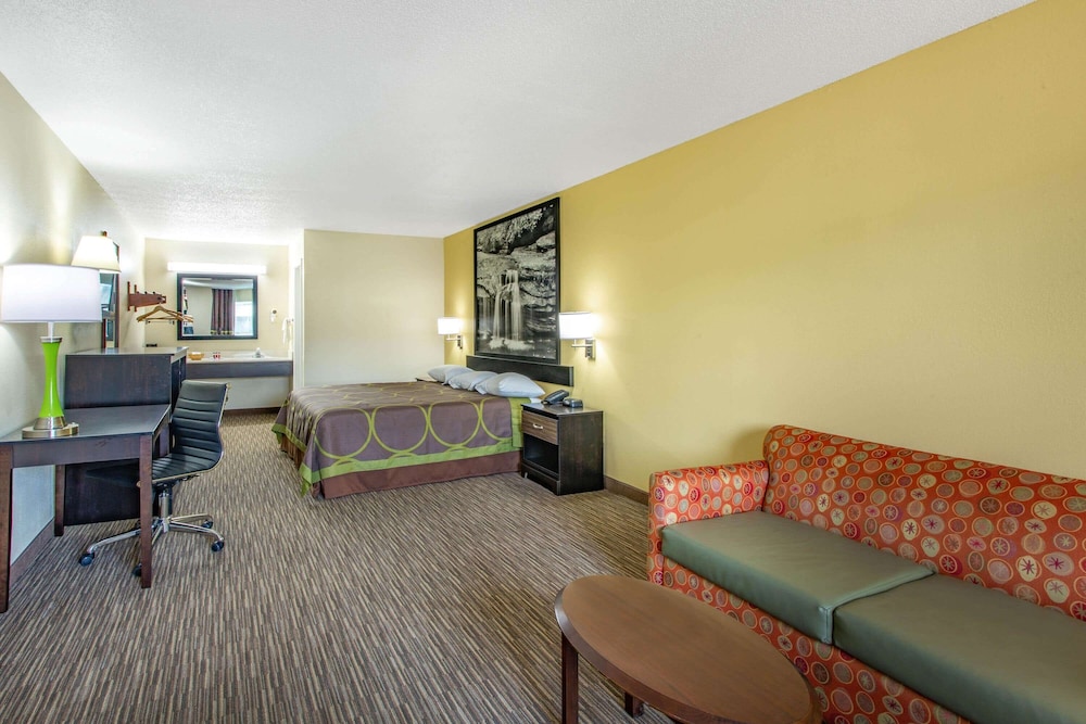 Super 8 by Wyndham Florence 17/23