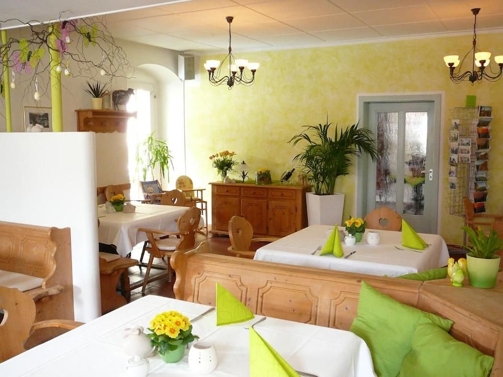 Hotel Erbgericht Krippen 28/50