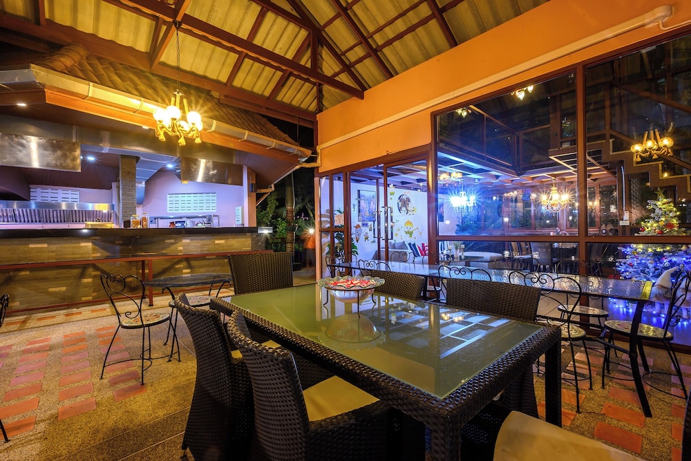 Thai Modern Resort and Spa 68/83