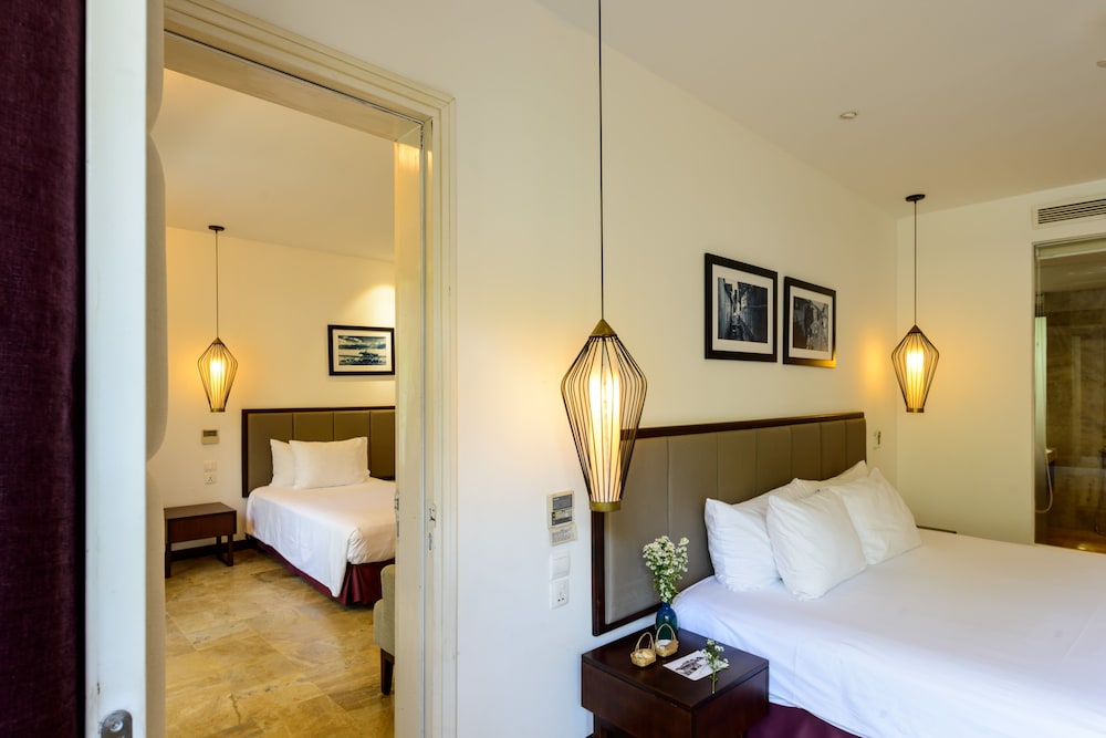 2 BEDROOMS, CONNECTING, FAMILY