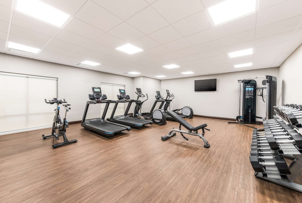 Hampton Inn and Suites Benton Harbor MI 28/47