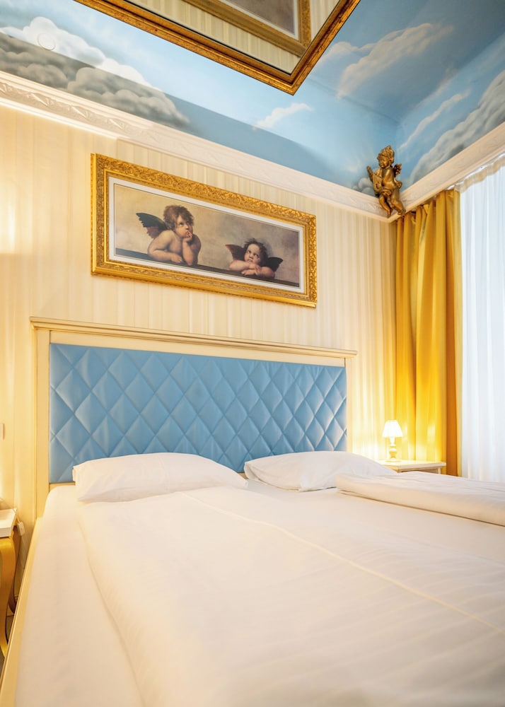 ROMANTIC, SUITE
