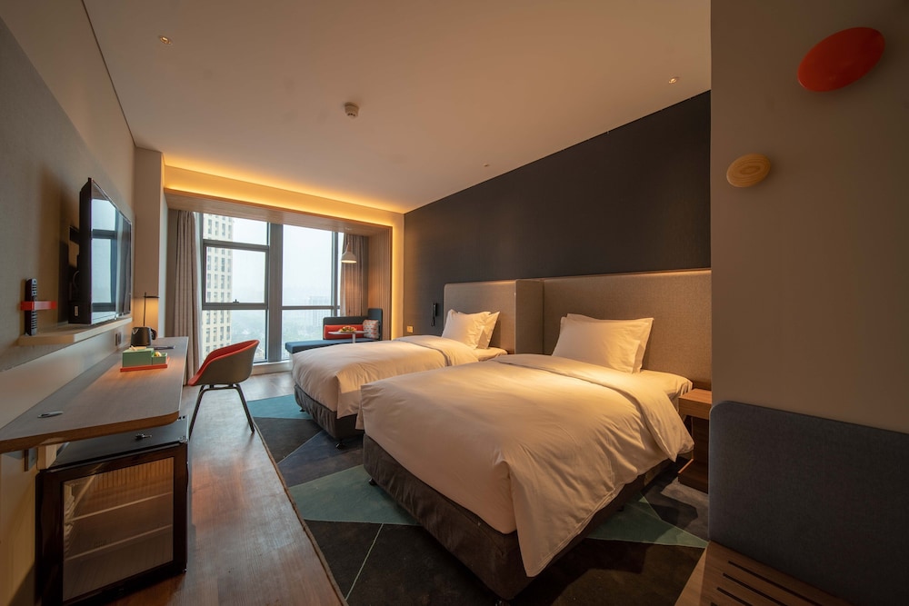 Holiday Inn Express Huaibei City Center 24/58