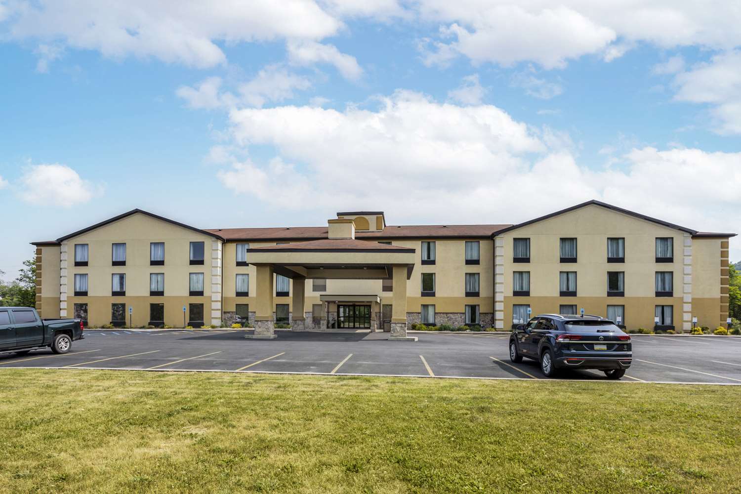 Comfort Inn Huntingdon, PA 32/34