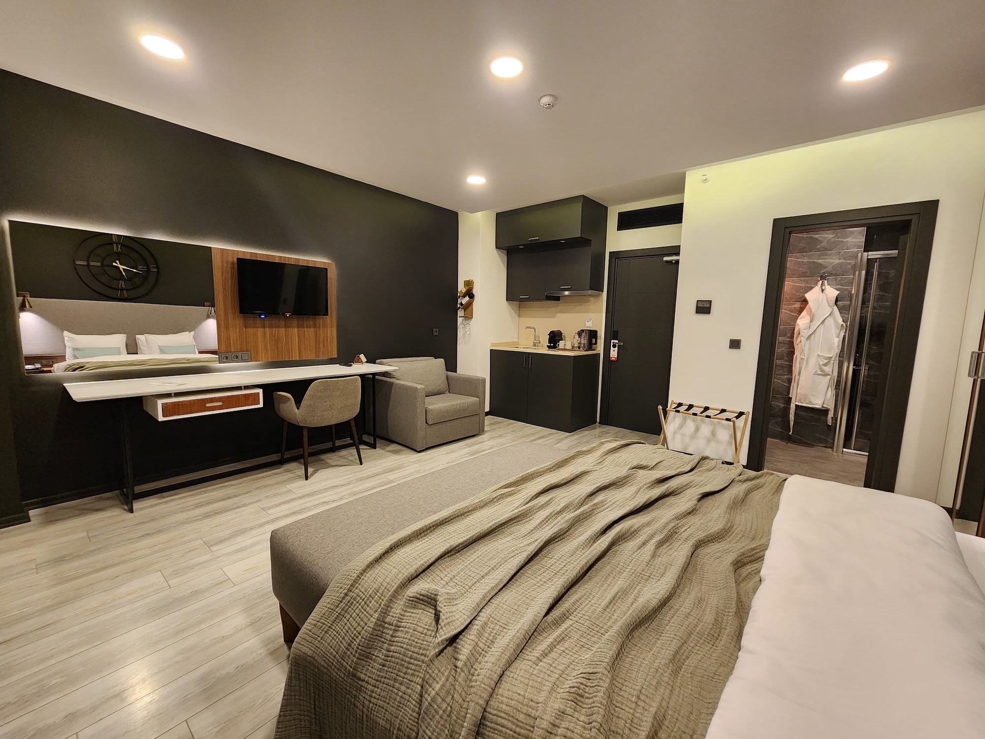 PANORAMIC, STUDIO, HOUSE, BALCONY