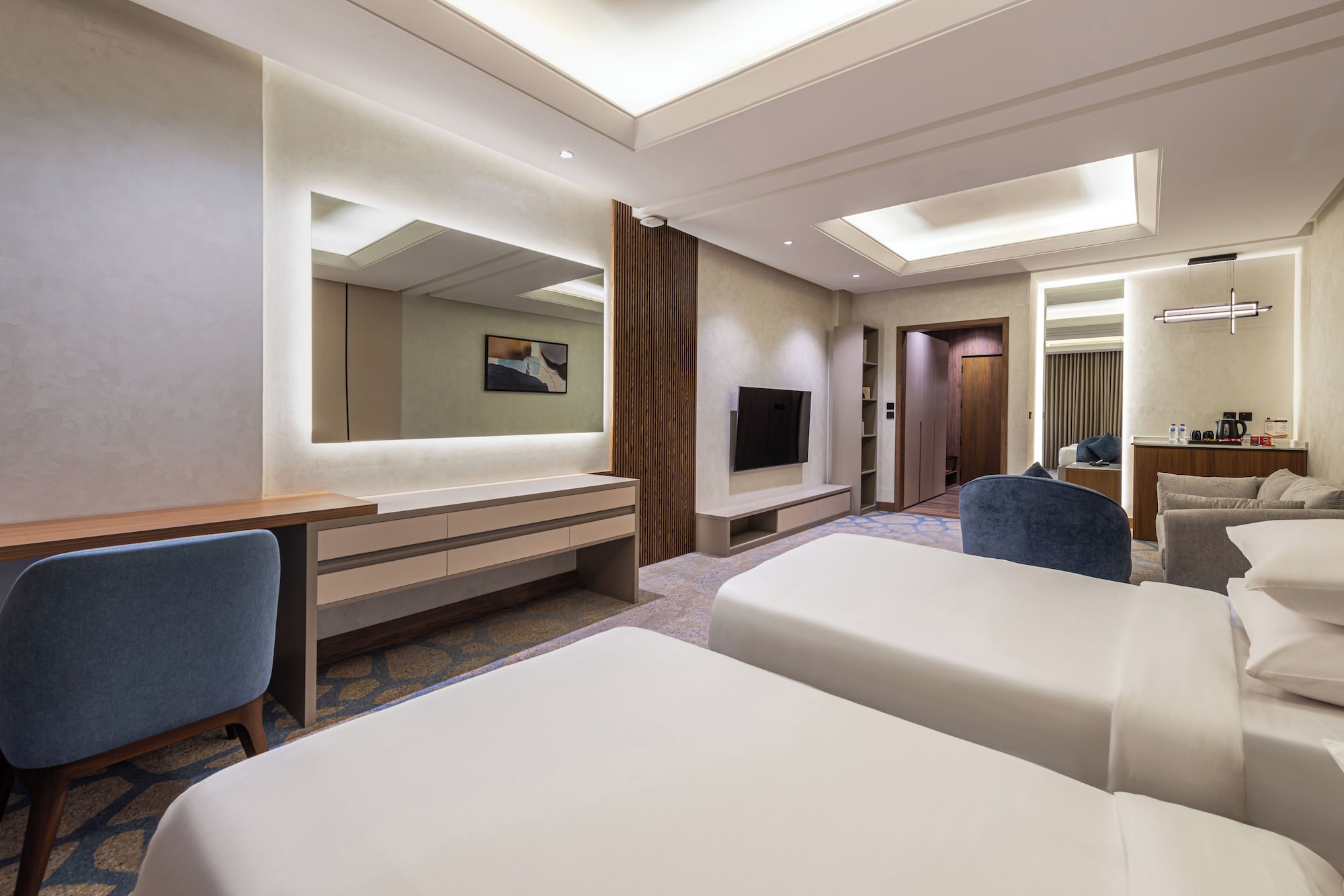 SUPERIOR, TWIN BEDS, CITY VIEW