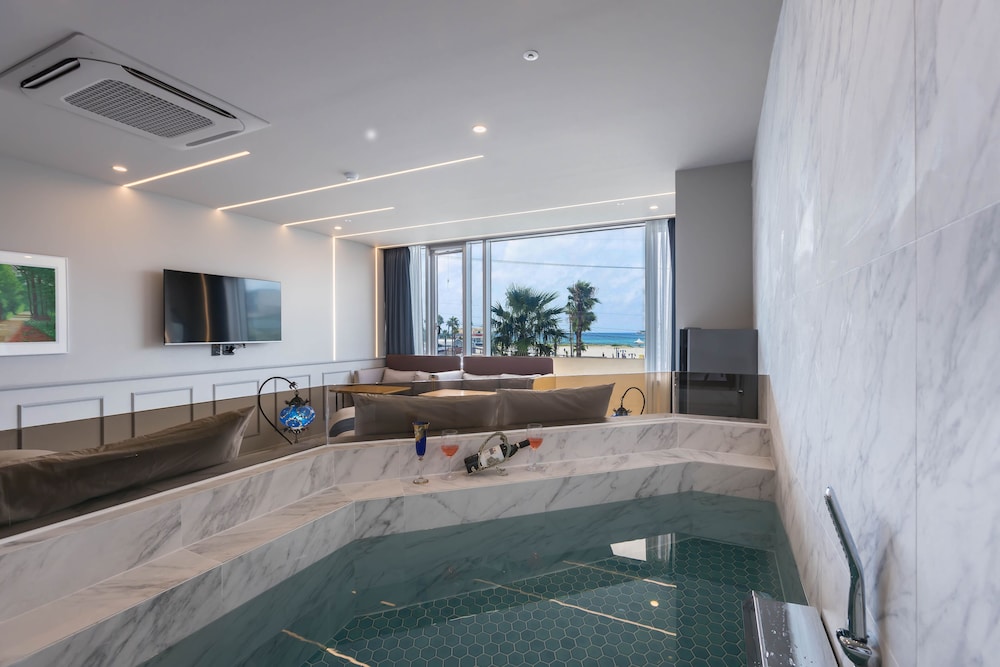 Bluespring Boutique Hotel 27/50