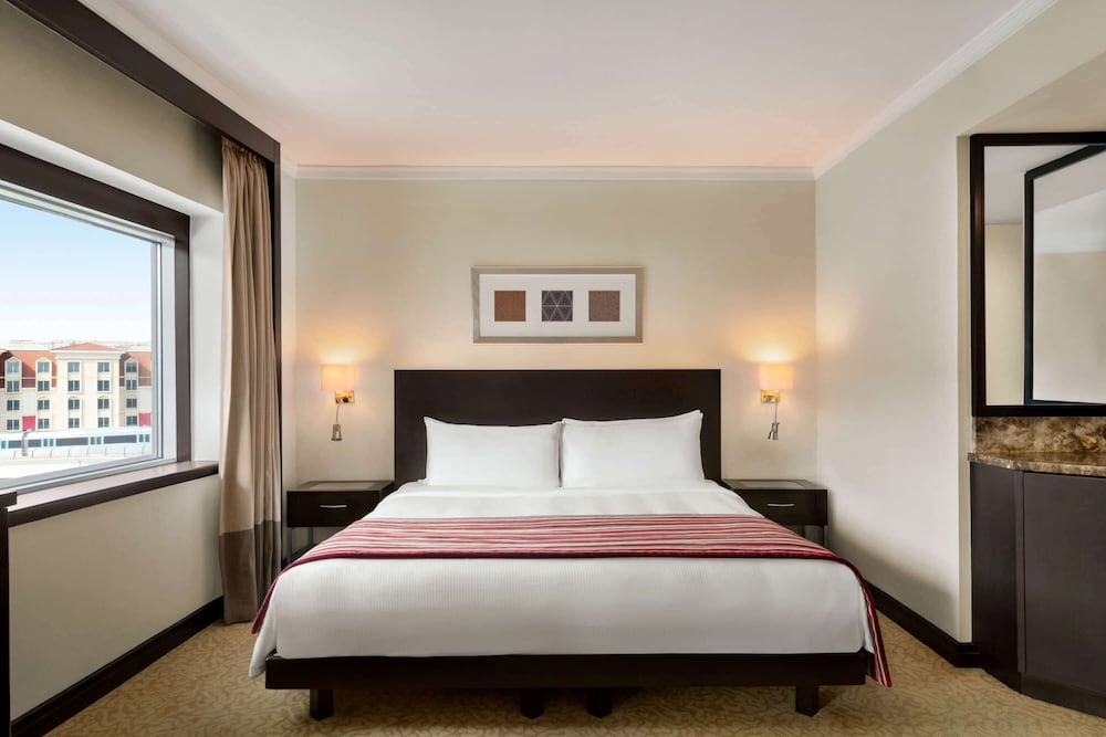 DELUXE, FAMILY, KING BED