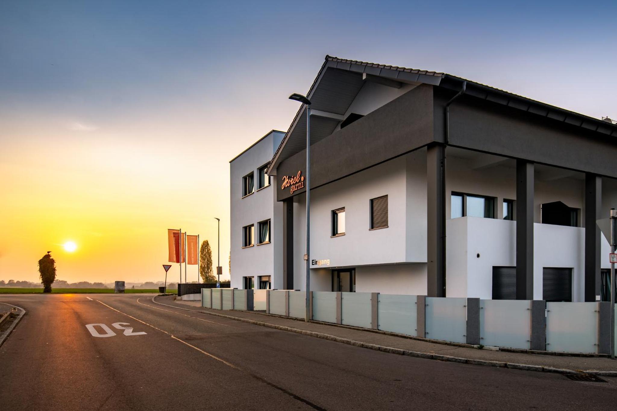 Hotel am Stadtrand 4/39