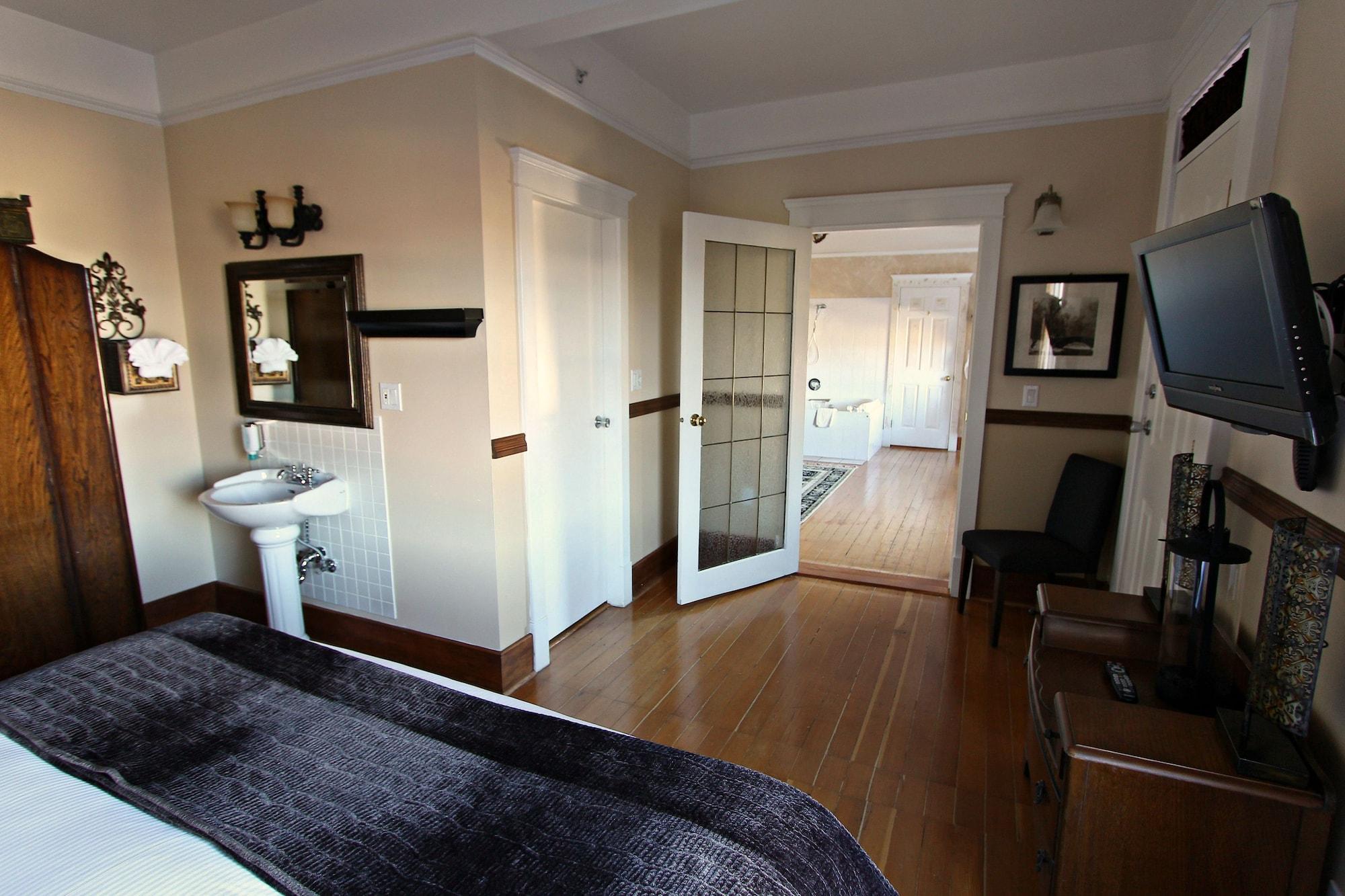 Royal Hotel 19/50