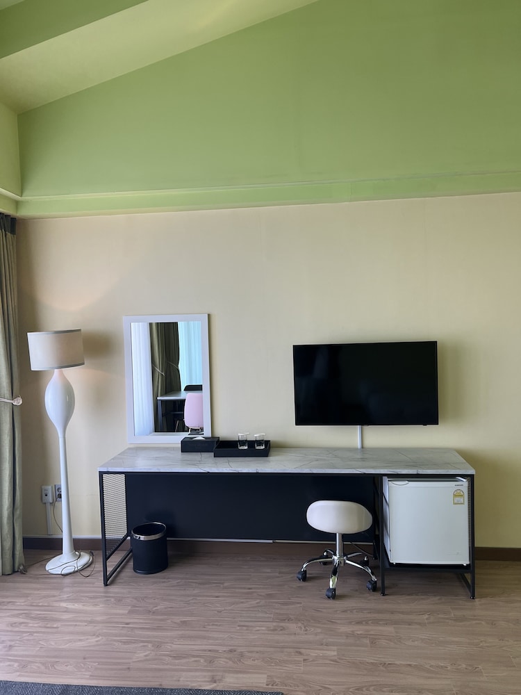 Pine Beach Hotel 24/29