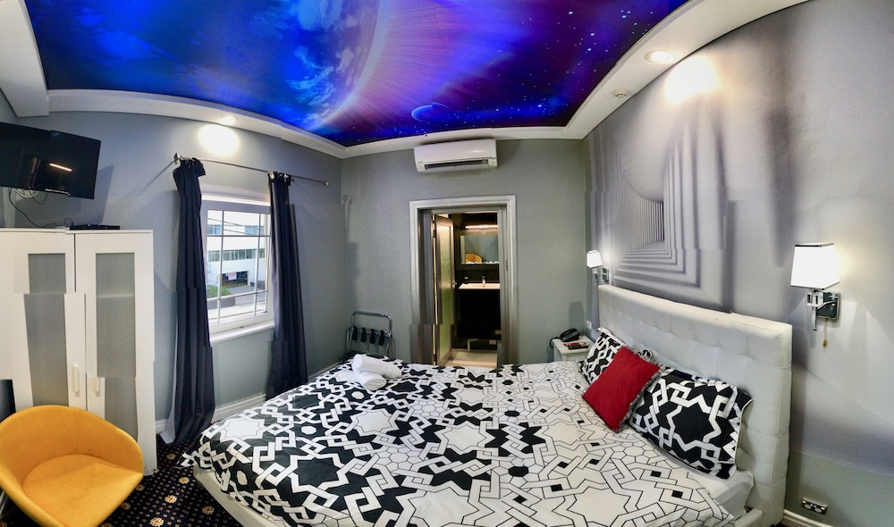 Amelia Budget Hotel 18/34
