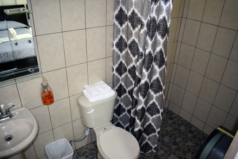 Arenal Country Inn 62/63