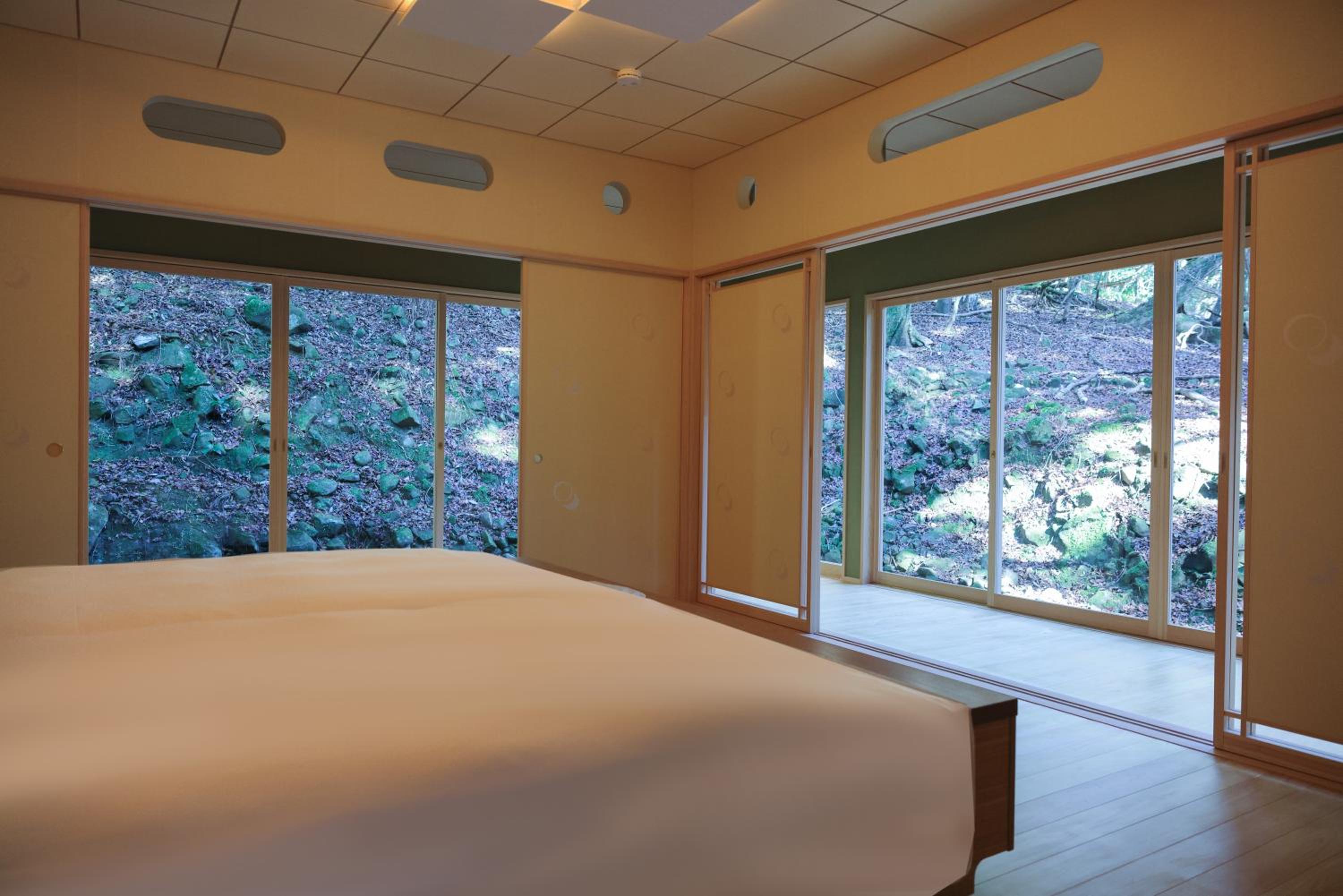غرفة بسريرين منفصلين بإطلالة على الجبل، Tsukihitei Ryokan 2/2