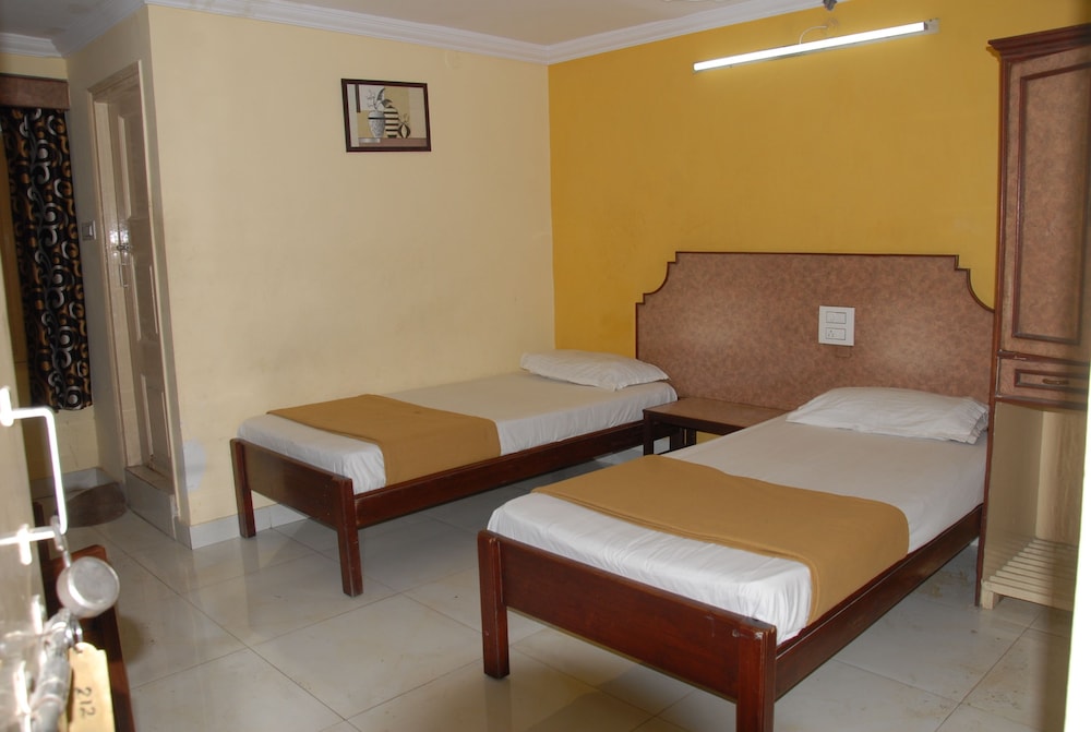 Hotel Bhavani Lodge 10/23