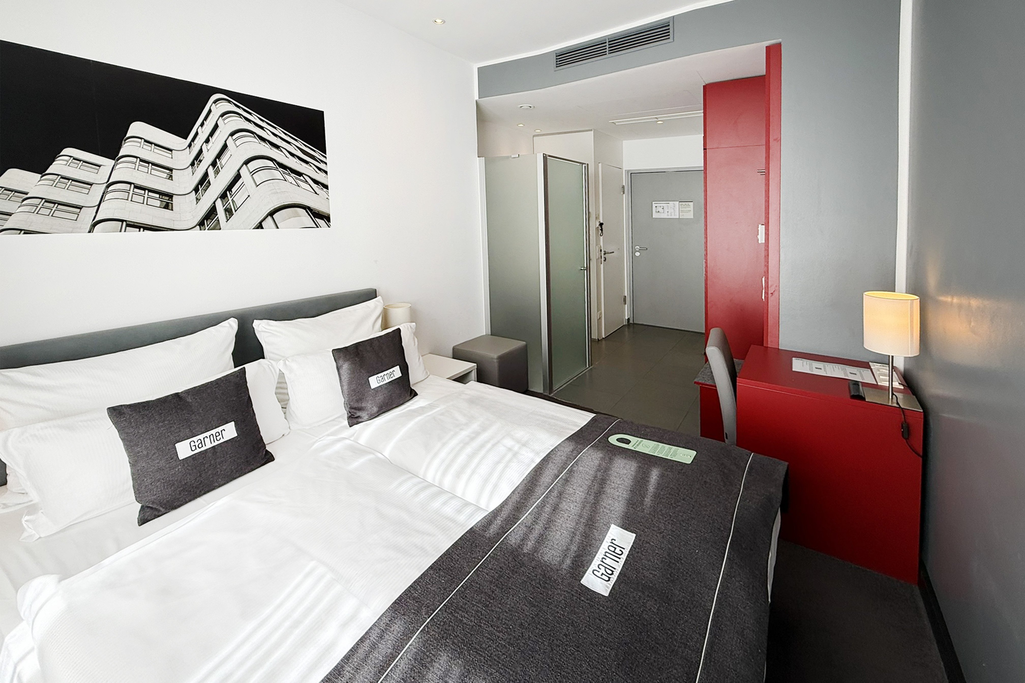 Standard, Garner Hotel Berlin - Gendarmenmarkt by IHG 4/10