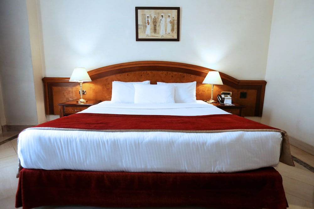 DELUXE, SUITE, KING BED