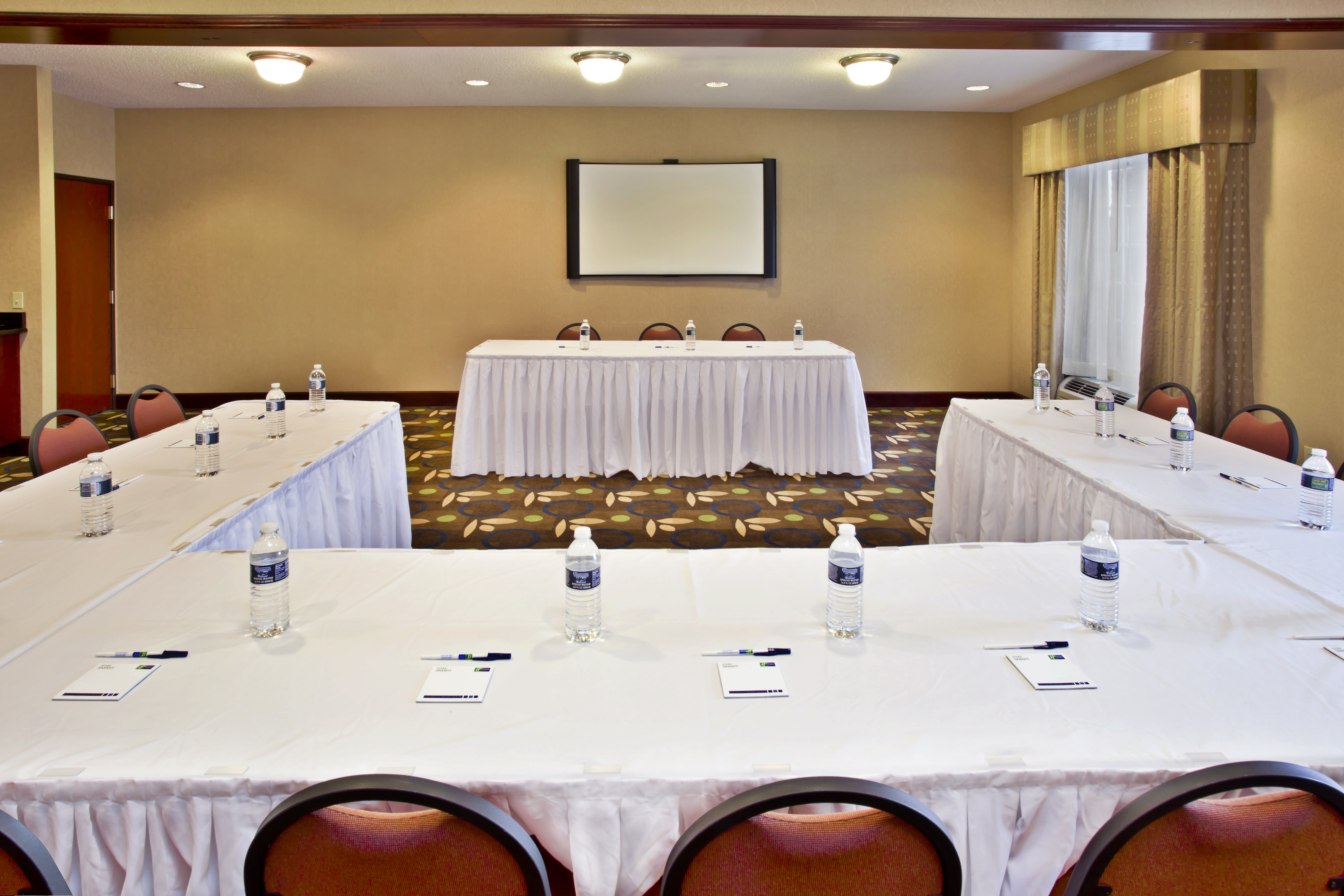 Holiday Inn Express Hotel Suites Woodhaven 49/59