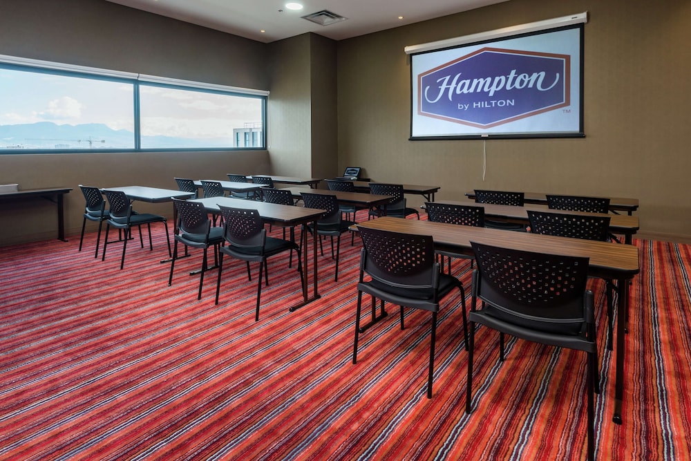 Hampton By Hilton Bogota Airport 38/44
