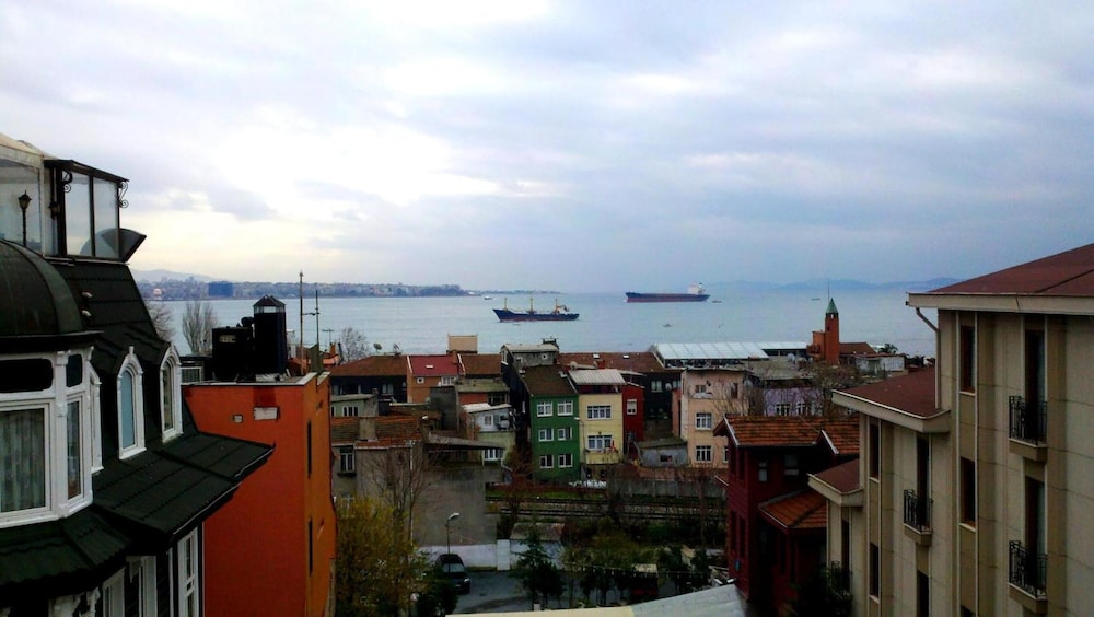 Agora Guesthouse & Hostel 58/70