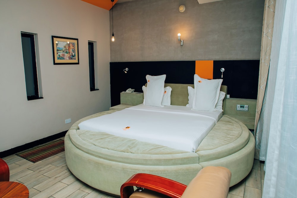 Gold Crest Hotel 13/49