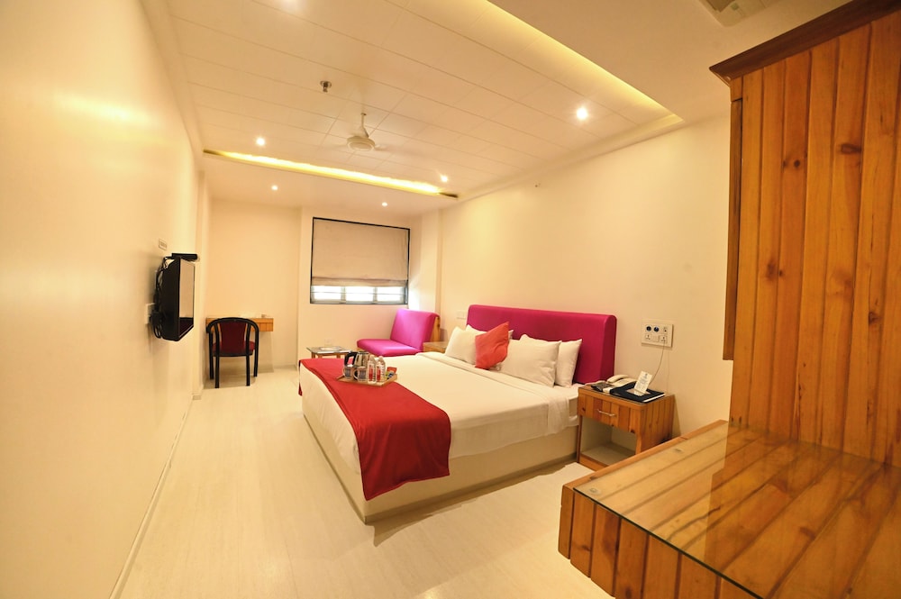 Super, Deluxe, King Bed