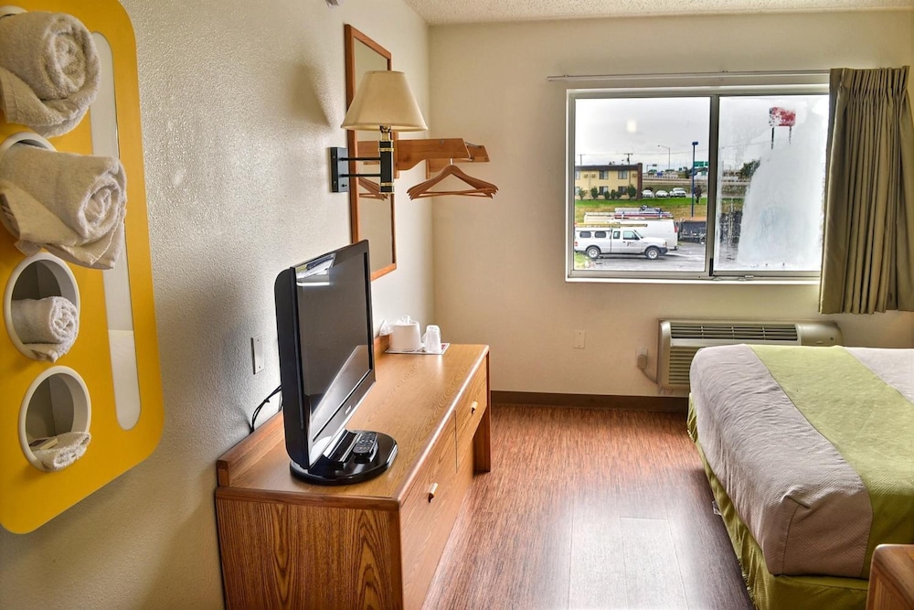 Motel6 Billings, MT - North 33/50