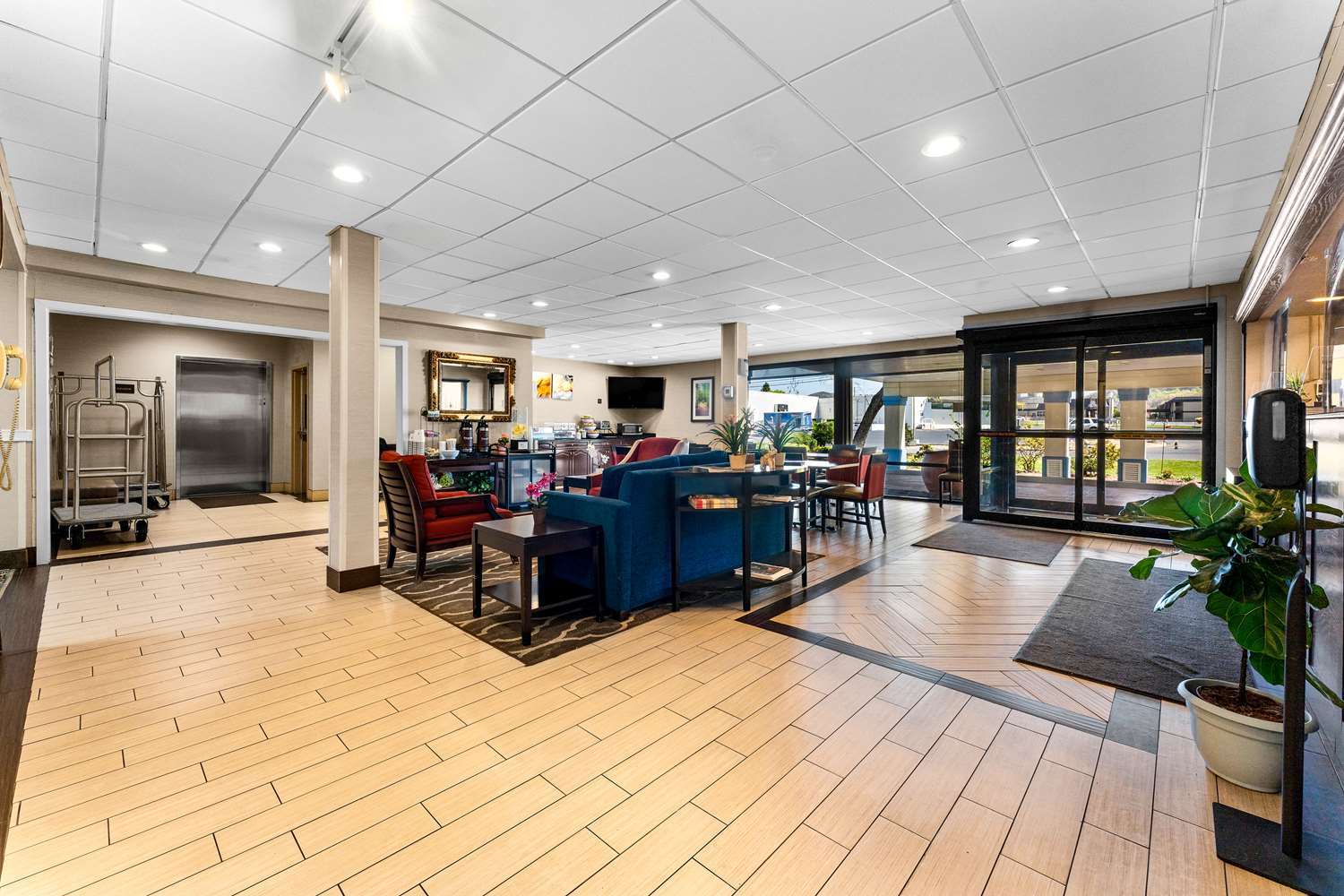 Lobby at SureStay Plus by Best Western Reading North, READING - PA
