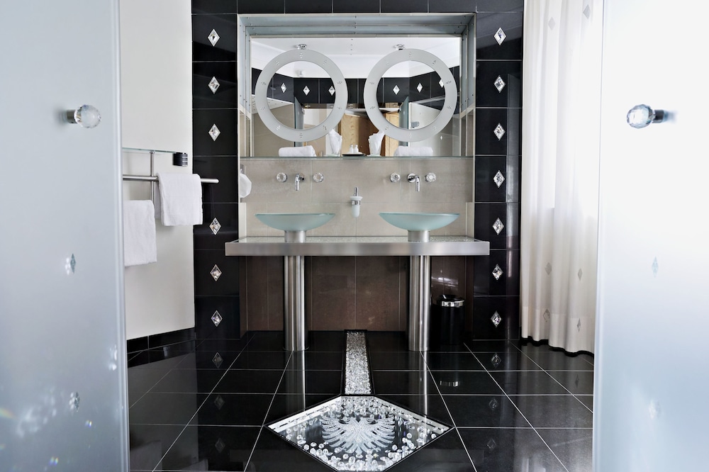 Hotel Schwarzer Adler 30/48