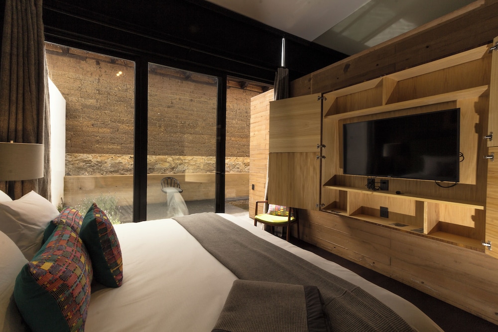 Uvence Arte + Hotel 35/50
