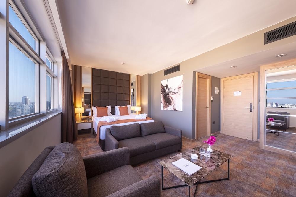 Grand Sapphire City Hotel 32/38