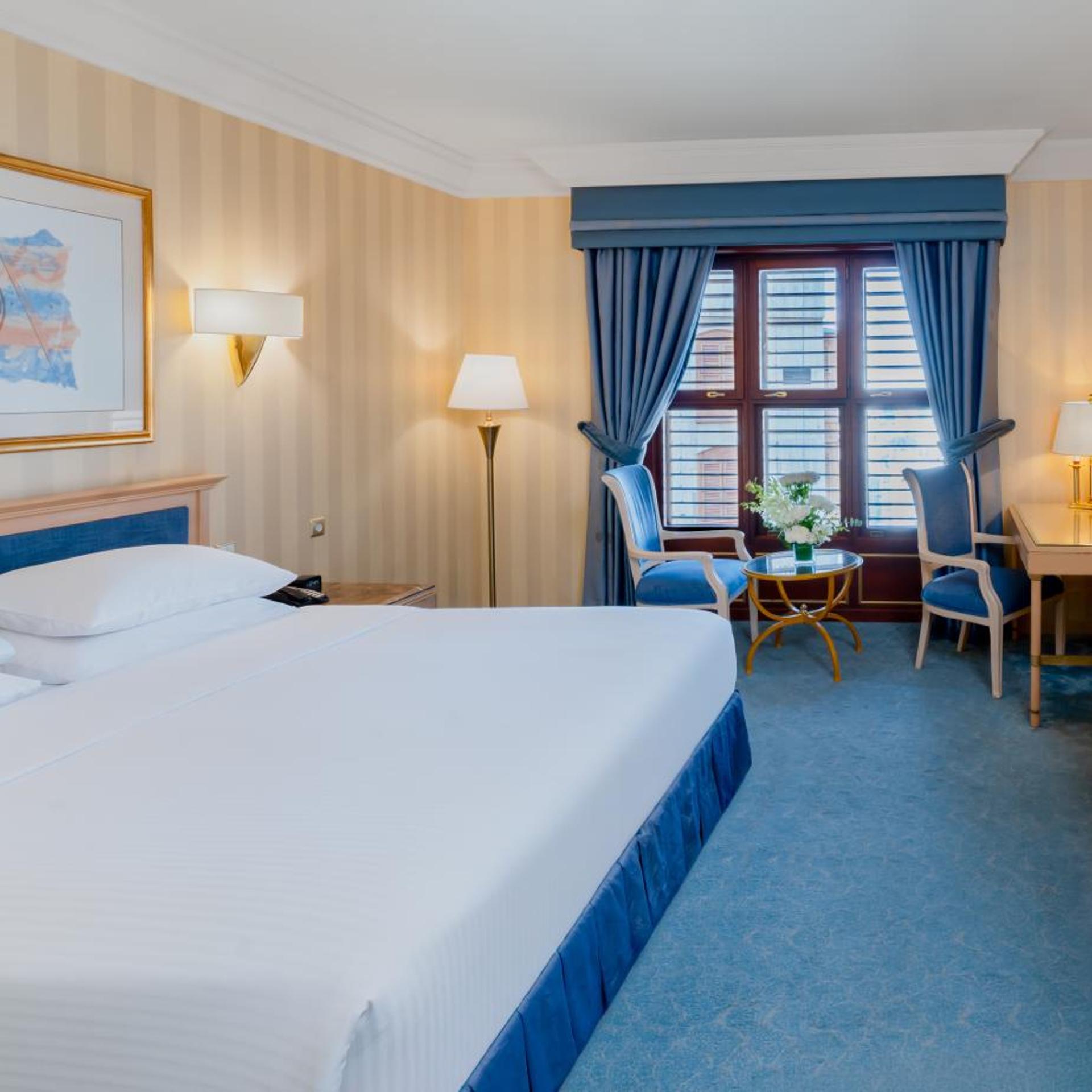 Premium, King Bed, Partial Kaaba View