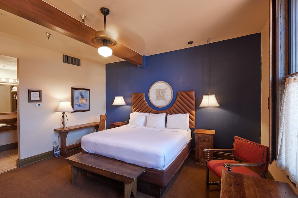 STANDARD, KING BED
